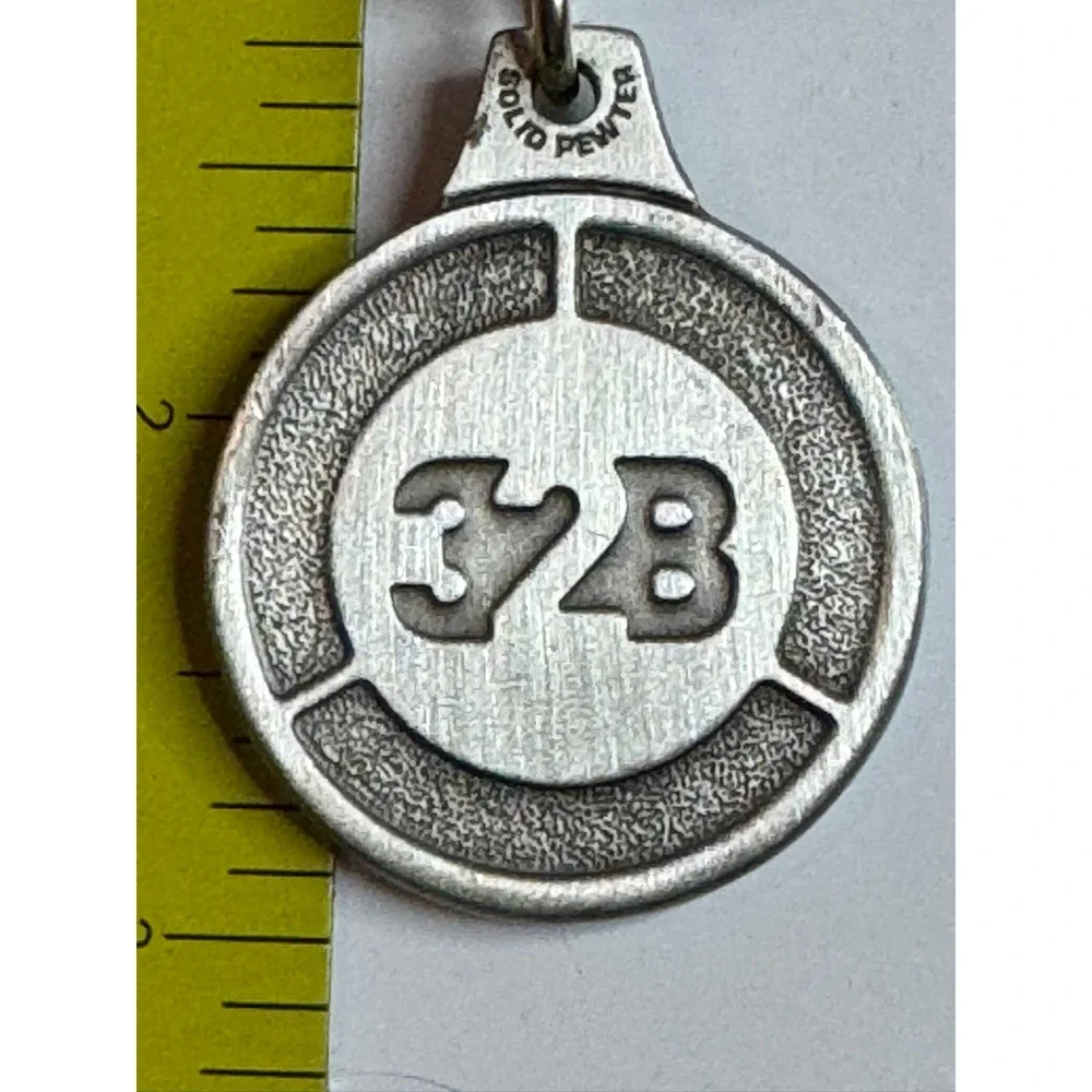 Vintage Solid Pewter‎ 32B Medallion Keychain Silver Tone Textured Round Key Ring